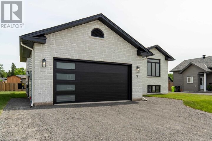 Photo de la propriété: 7 Noah Dr ON P6C 6E6