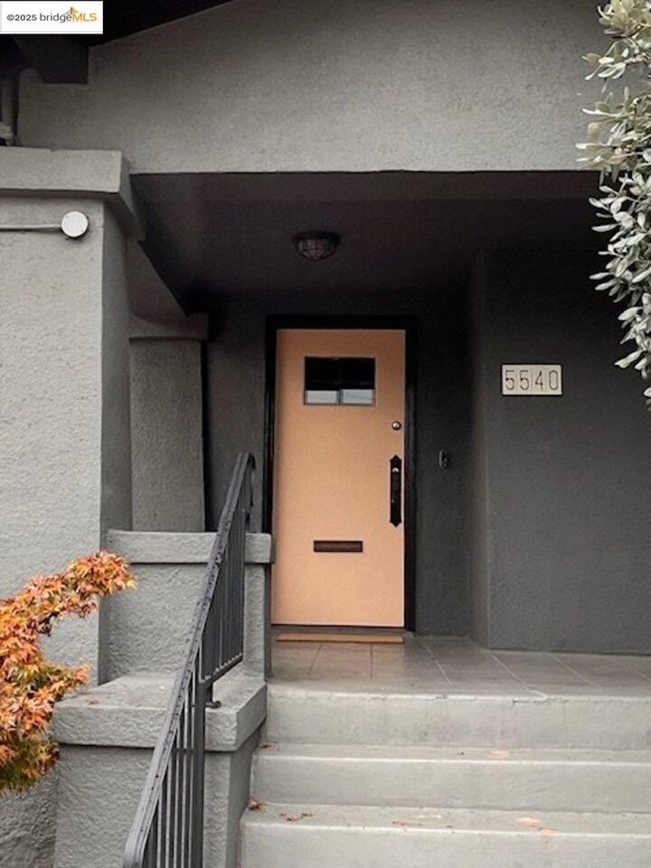 Property Photo: 5540 Broadway CA 94618