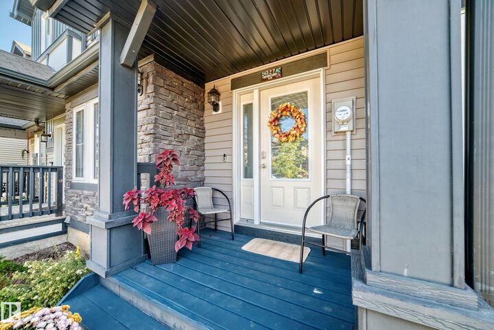 Property Photo:  327 Desrochers Boulevard SW  AB T6W 3J1 