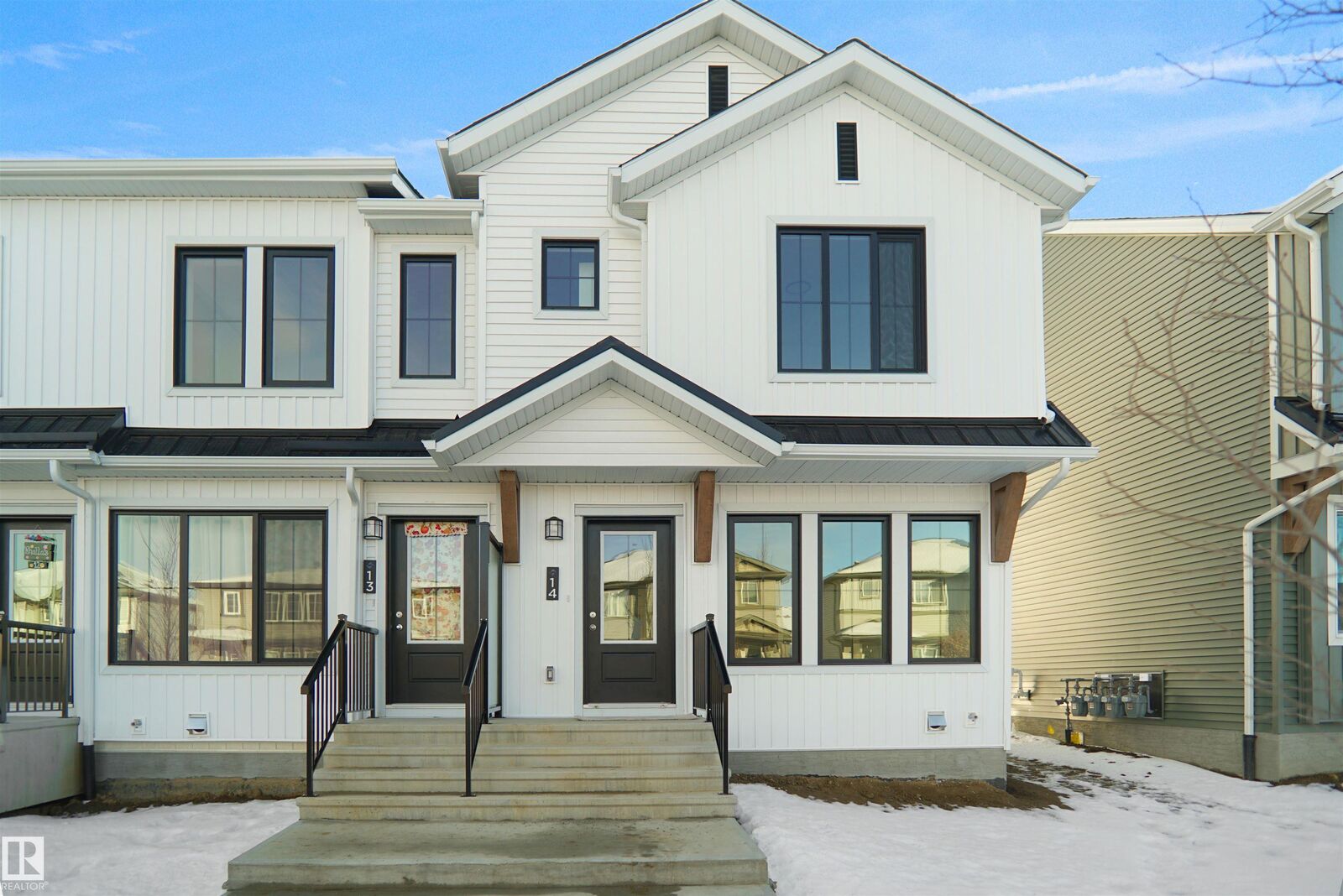 Property Photo:  27 Elizabeth Gardens  AB T7X 3C7 