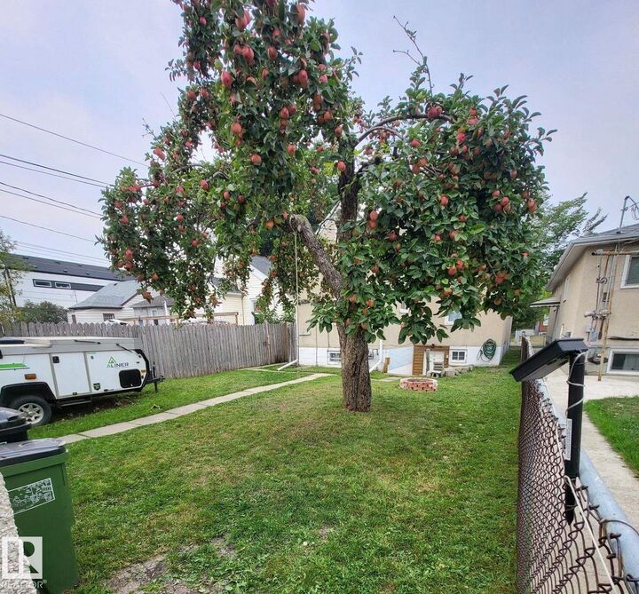 Property Photo:  11515 101 Street NW  AB T5G 2B2 