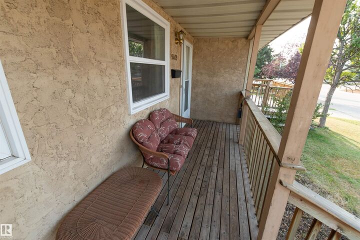 Property Photo:  9409 173 Street NW  AB T5T 3G4 