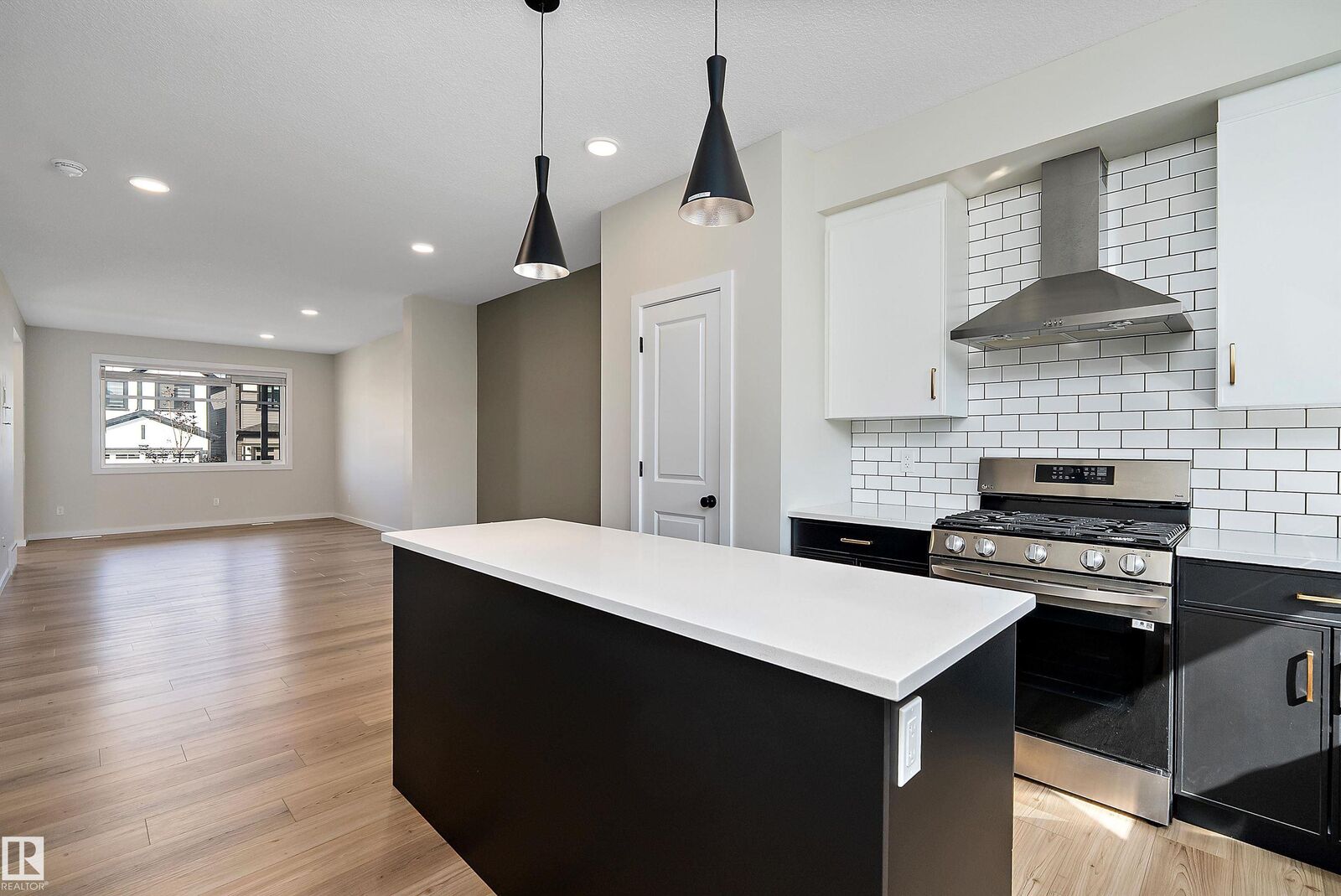 Property Photo:  7143 52 Avenue  AB T4X 2Z8 