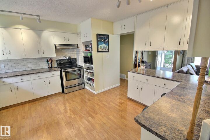 Property Photo:  2 Wascana Street  AB T7X 1M4 