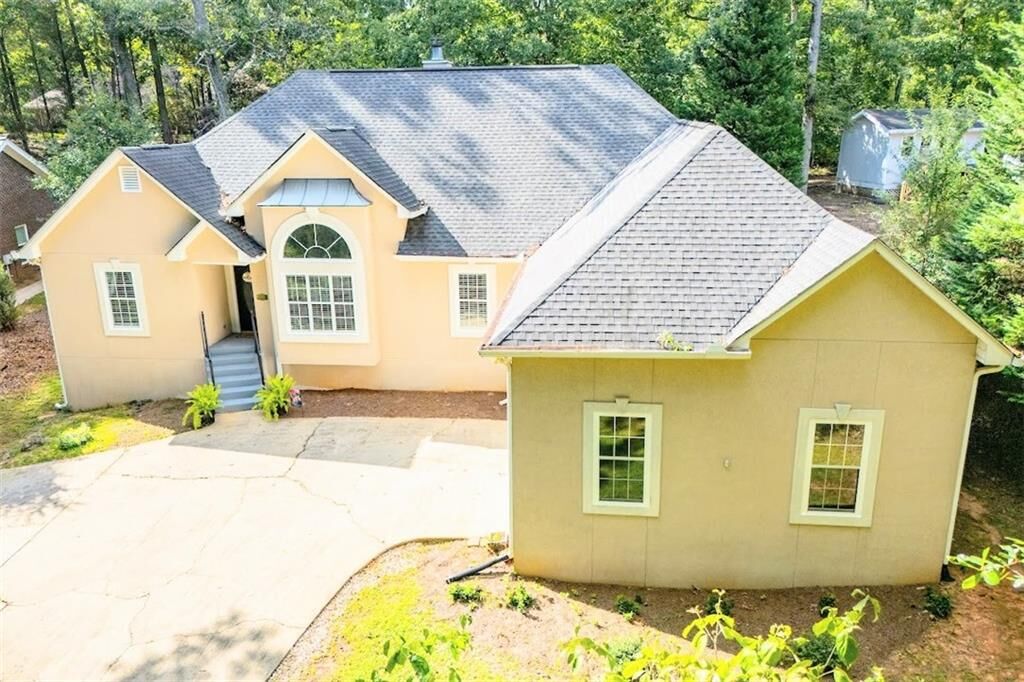 Property Photo: 1252 Heritage Drive GA 30180