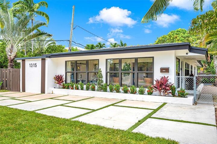 Property Photo: 1315 NE 4th St FL 33301