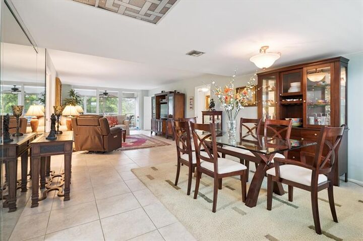 Property Photo:  3900 Oaks Clubhouse Dr 409  FL 33069 