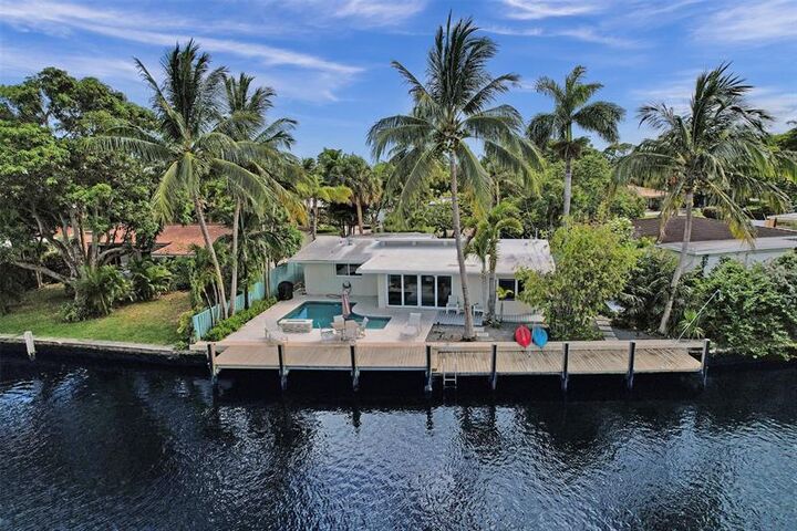 Property Photo: 2149 NE 27th Dr FL 33306