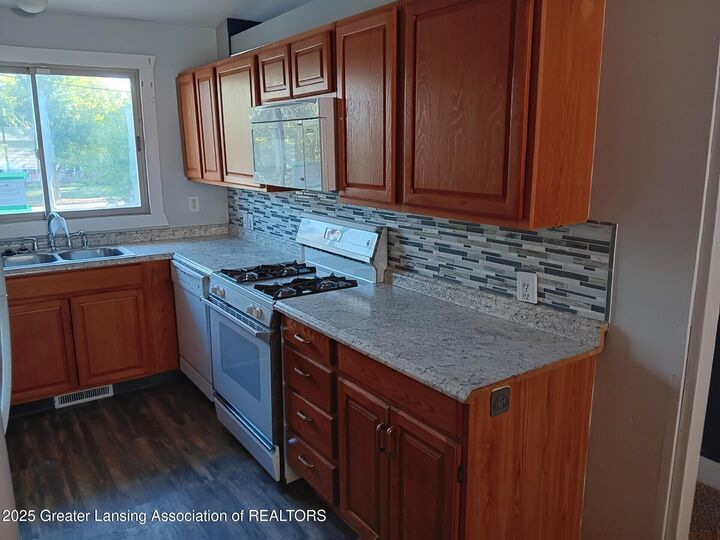 Property Photo:  413 E Hodge Avenue  MI 48910 