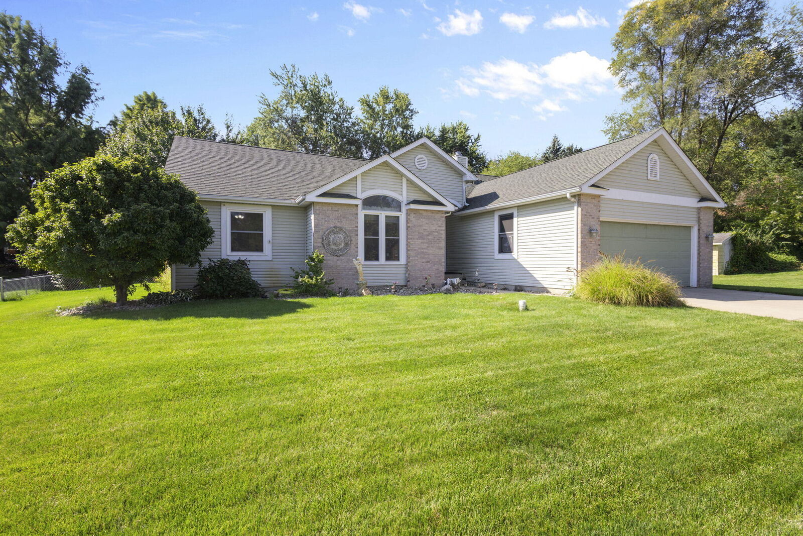 Property Photo:  3216 W Greenbriar Lane  IN 46350 