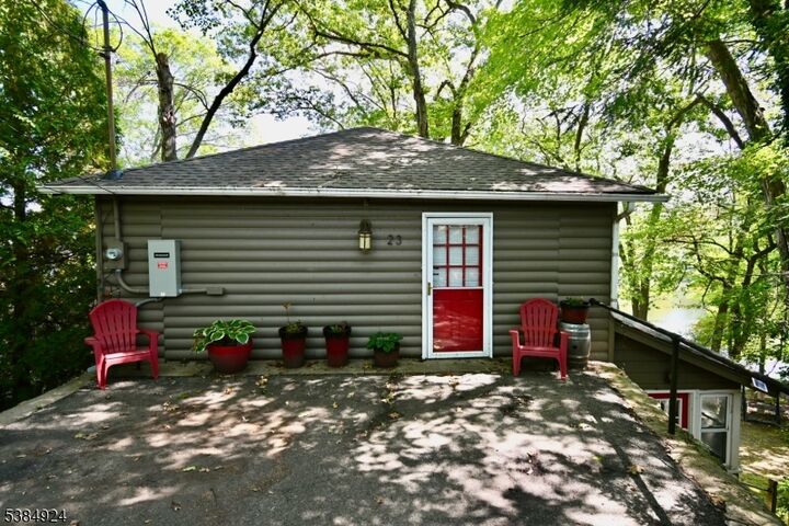 Property Photo:  23 Choctaw Trail  NJ 07438 