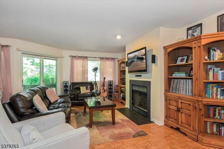Property Photo:  135 Mulberry Rd Unit 6 135  NJ 07446 