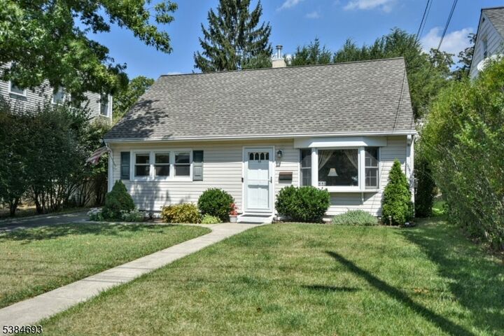 65 Bergen Ave  Waldwick Boro NJ 07463 photo