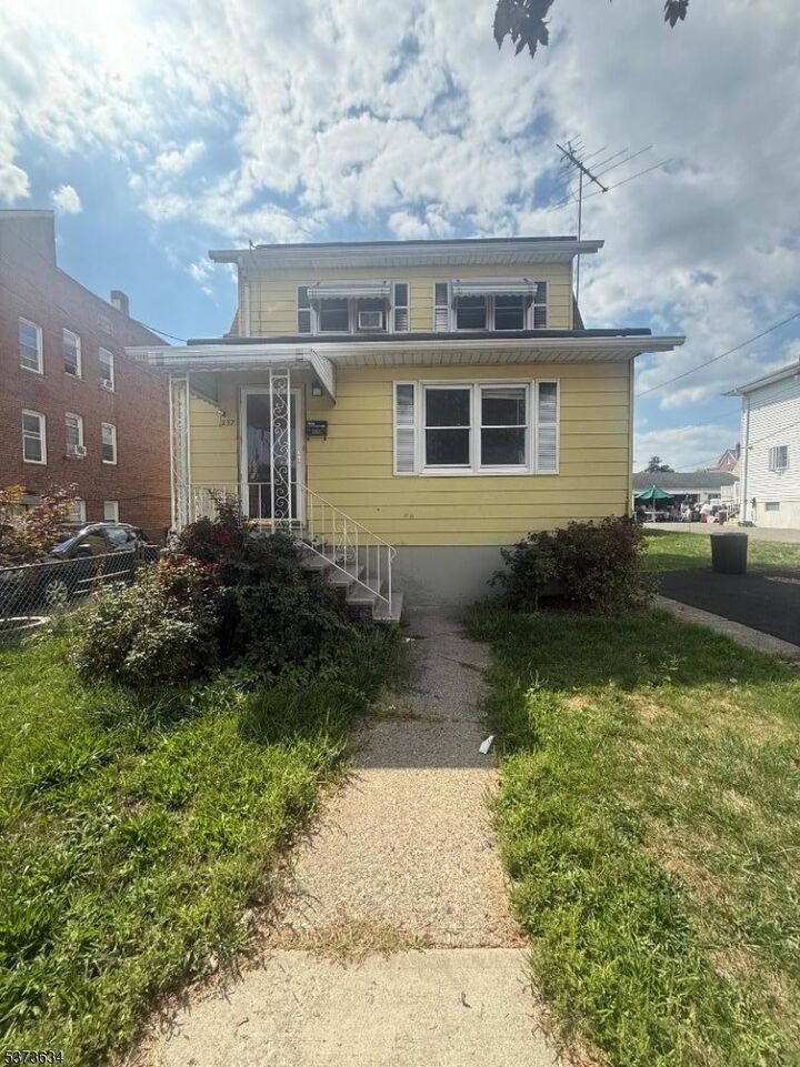 257 Palisade Ave  Garfield City NJ 07026 photo