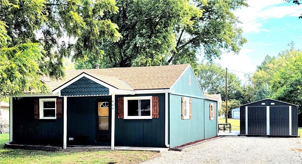 Property Photo:  409 Spratley Street  MO 64161 