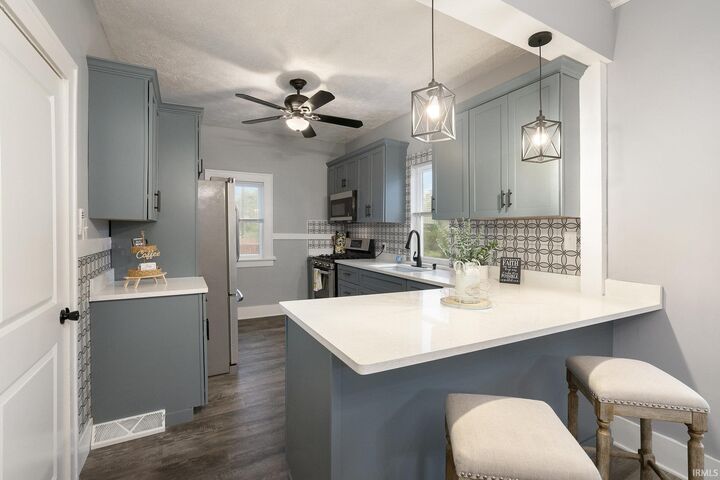 Property Photo:  1701 Nash Street  IN 46613-1431