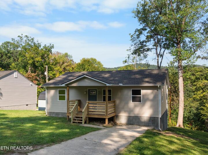 Property Photo: 412 W Hemlock St TN 37766