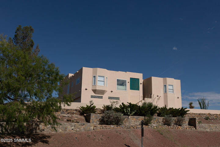 Property Photo: 1291 Vista Del Monte NM 88007