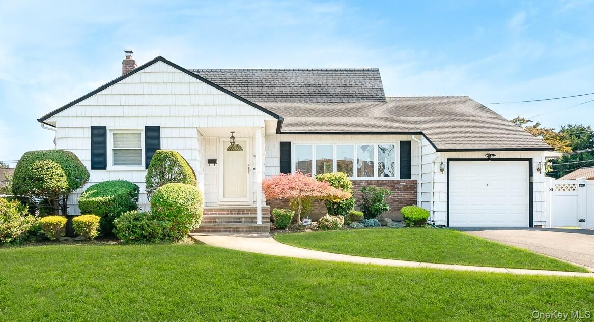 Property Photo: 558 N Hawthorne Street NY 11758