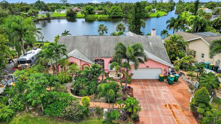 Property Photo:  22271 Morris Avenue  FL 33952 