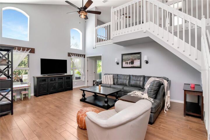 Property Photo:  31052 Whinsenton Drive  FL 33543 