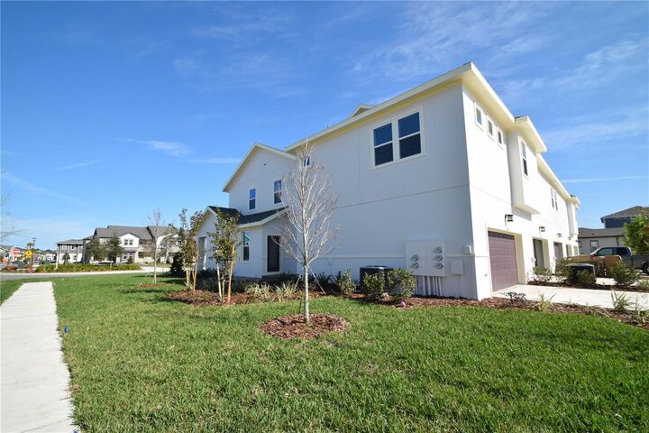 Property Photo: 13204 Kocher Way FL 32827