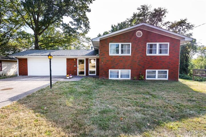 Property Photo: 118 Pamela Drive IL 62223