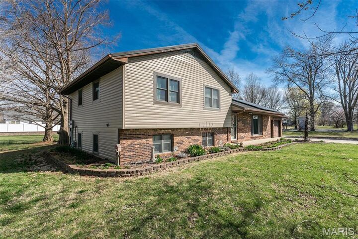 Property Photo:  701 W Brookline Street  IL 62014 