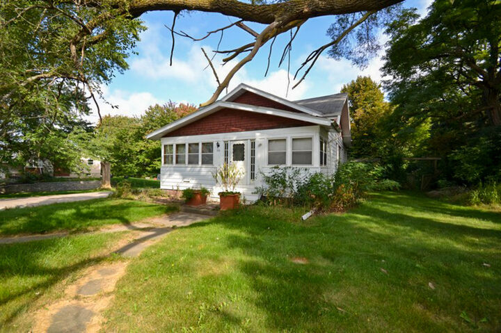 Property Photo: 550 W Oakwood Rd WI 53154