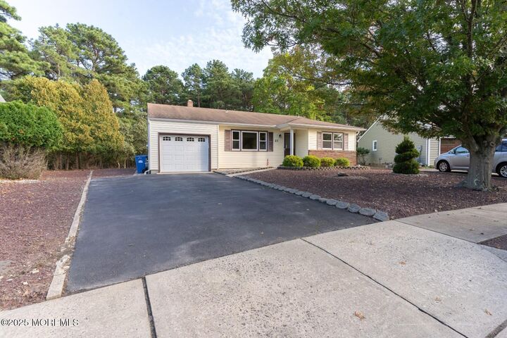 23 Burlington Court  Toms River NJ 08757 photo