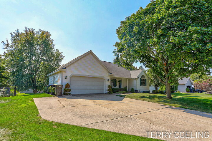 Property Photo:  3110 N Bluff Court  MI 49426