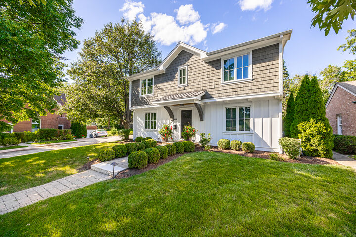 Property Photo:  418 Hill Avenue  IL 60137 