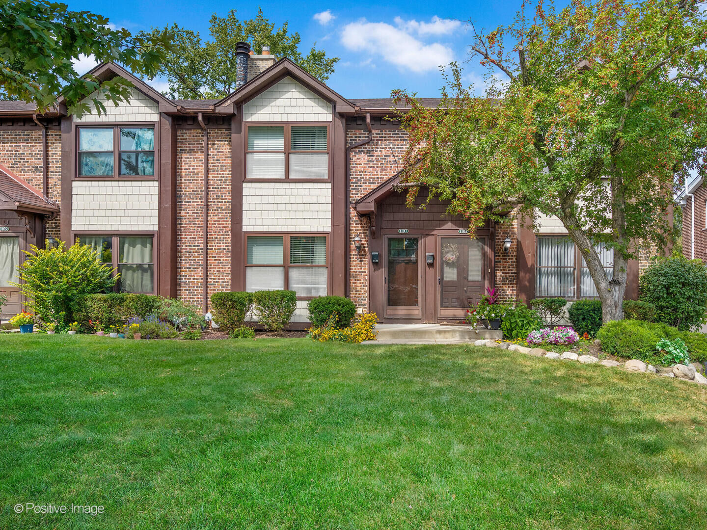 Property Photo:  1105 W Hillgrove Avenue 1105  IL 60525 