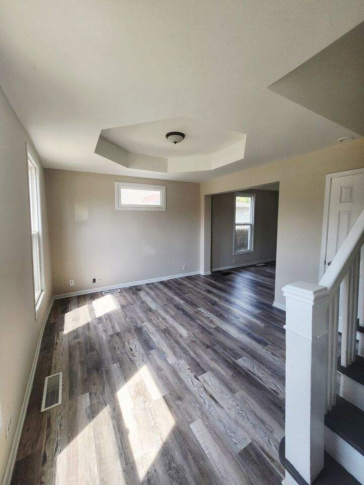 Property Photo:  450 Center Avenue W  IL 60505 