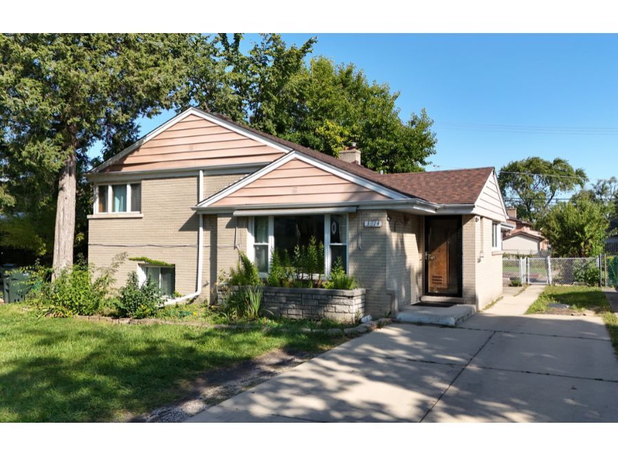 Property Photo:  3814 W Sherwin Avenue  IL 60712 