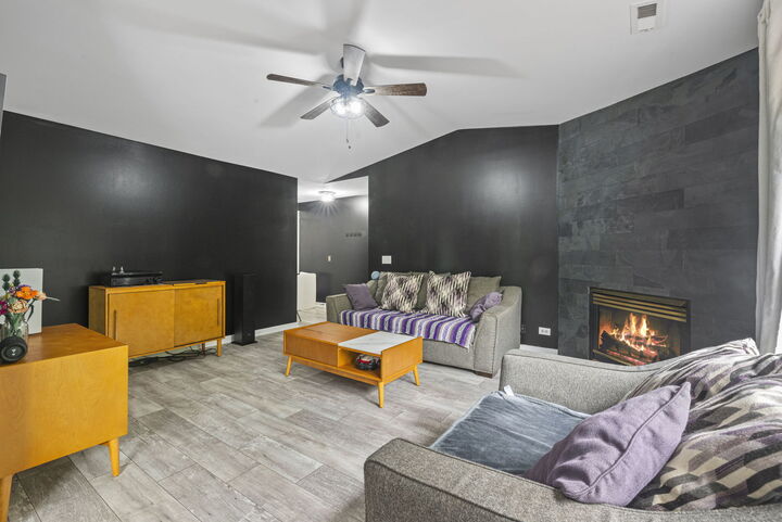 Property Photo:  1940 Matthew Court D  IL 60123 
