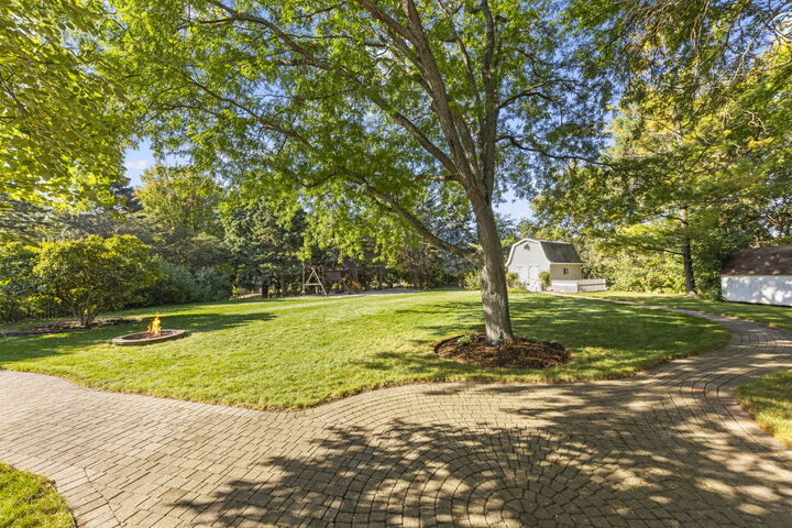 Property Photo:  1818 Woodhaven Drive  IL 60014 