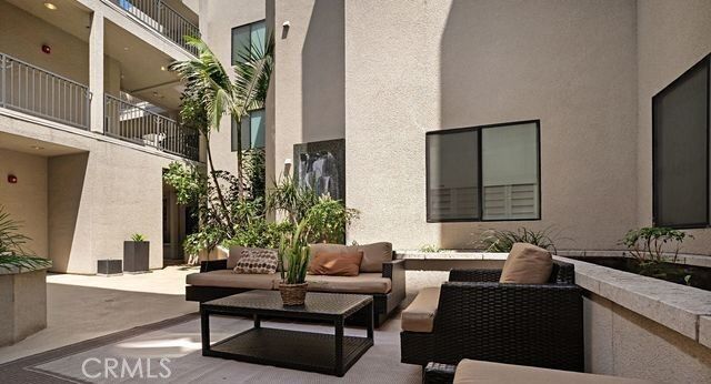 Property Photo:  230 S Jackson 305  CA 91205 