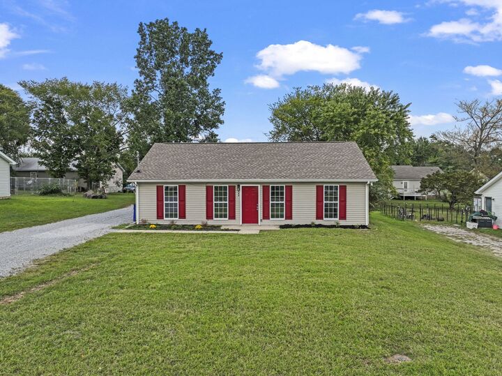 Property Photo: 406 Fairway Grn TN 37160