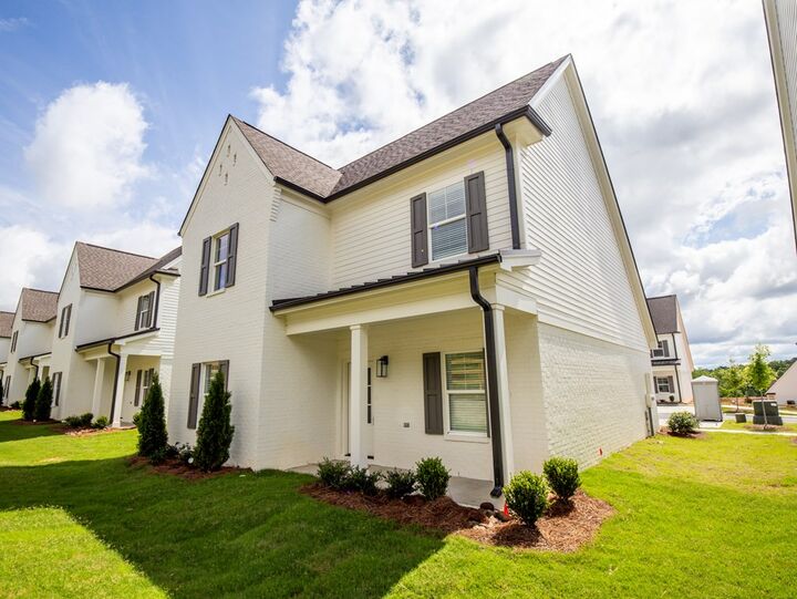 Property Photo:  303 Magnolia Court  MS 38655 