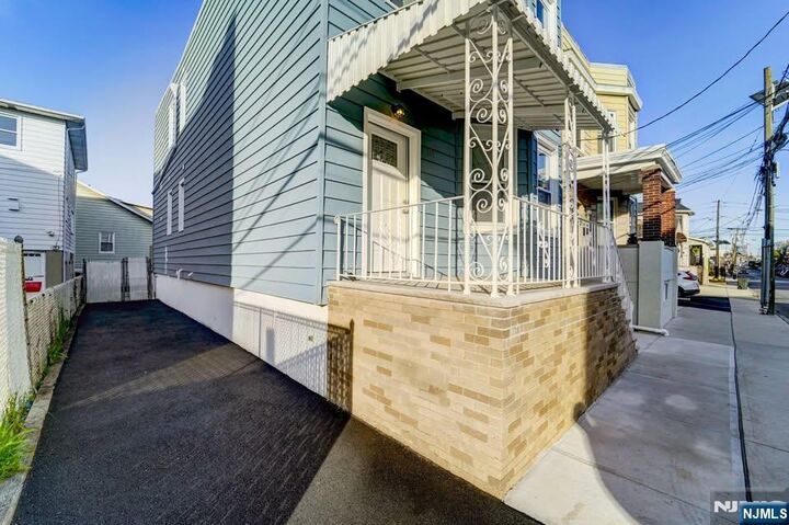 Property Photo:  170 Front Street 1  NJ 07094 