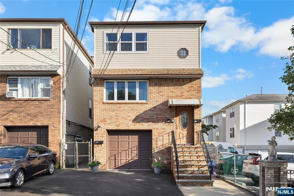 Property Photo:  109 Cross Street 1  NJ 07029 