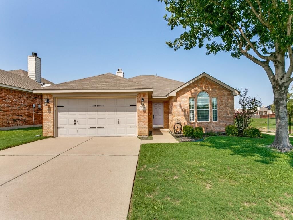 Property Photo: 3813 Vista Greens Drive TX 76244