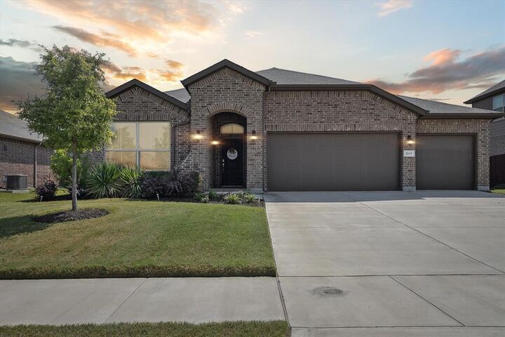 Property Photo: 541 Dunster Lane TX 76131
