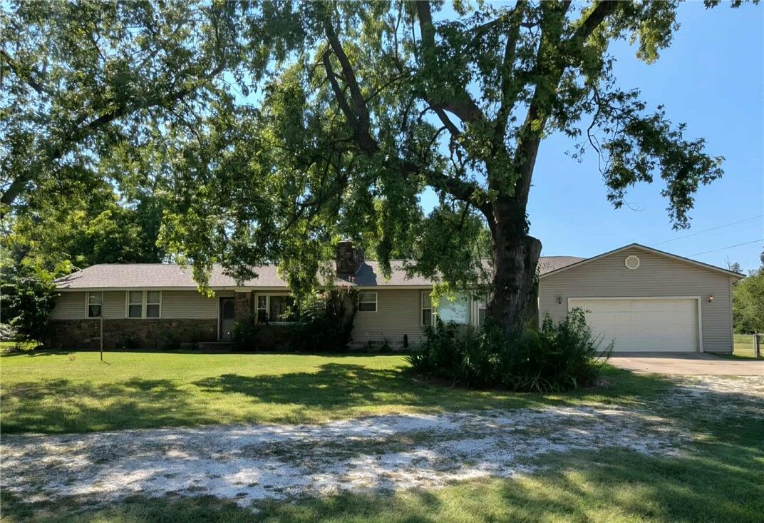 Property Photo:  3818 E Heritage Parkway  AR 72730 