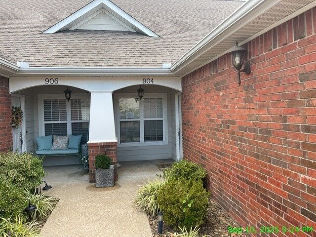 Property Photo: 904 S Lafayette Street AR 72758