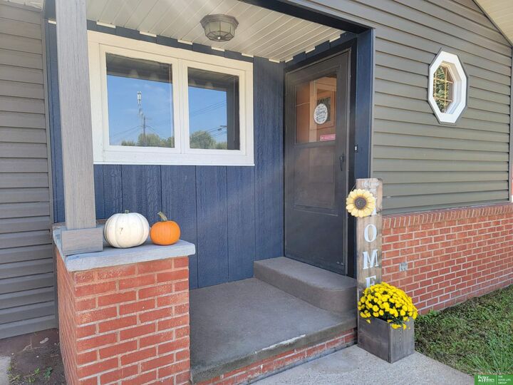 Property Photo:  418 E 5th Street  NE 68467 