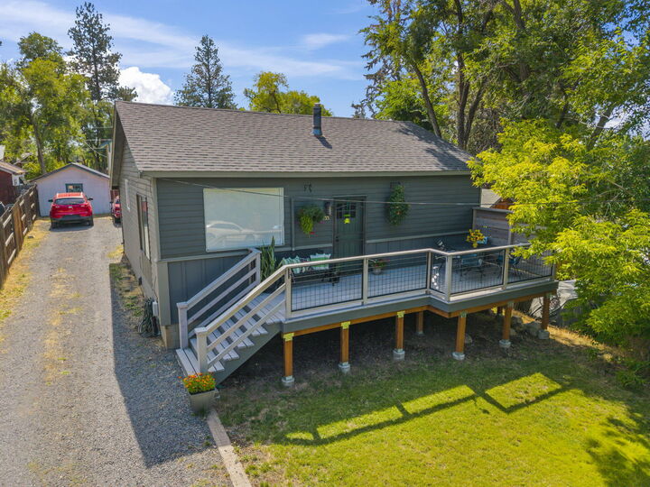 Property Photo:  233 NW Revere Avenue  OR 97703 