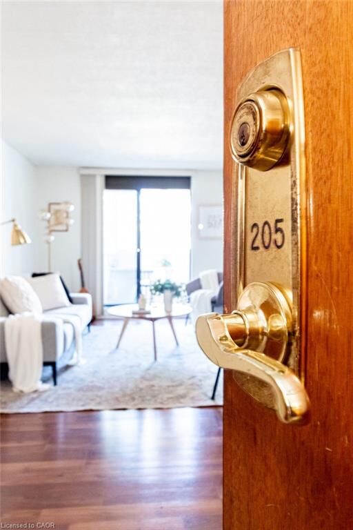 Photo de la propriété:  23 Main Street 205  ON L9H 2P7 