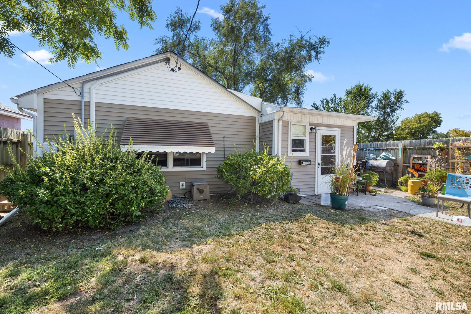Property Photo: 239 Elm Street IL 61571